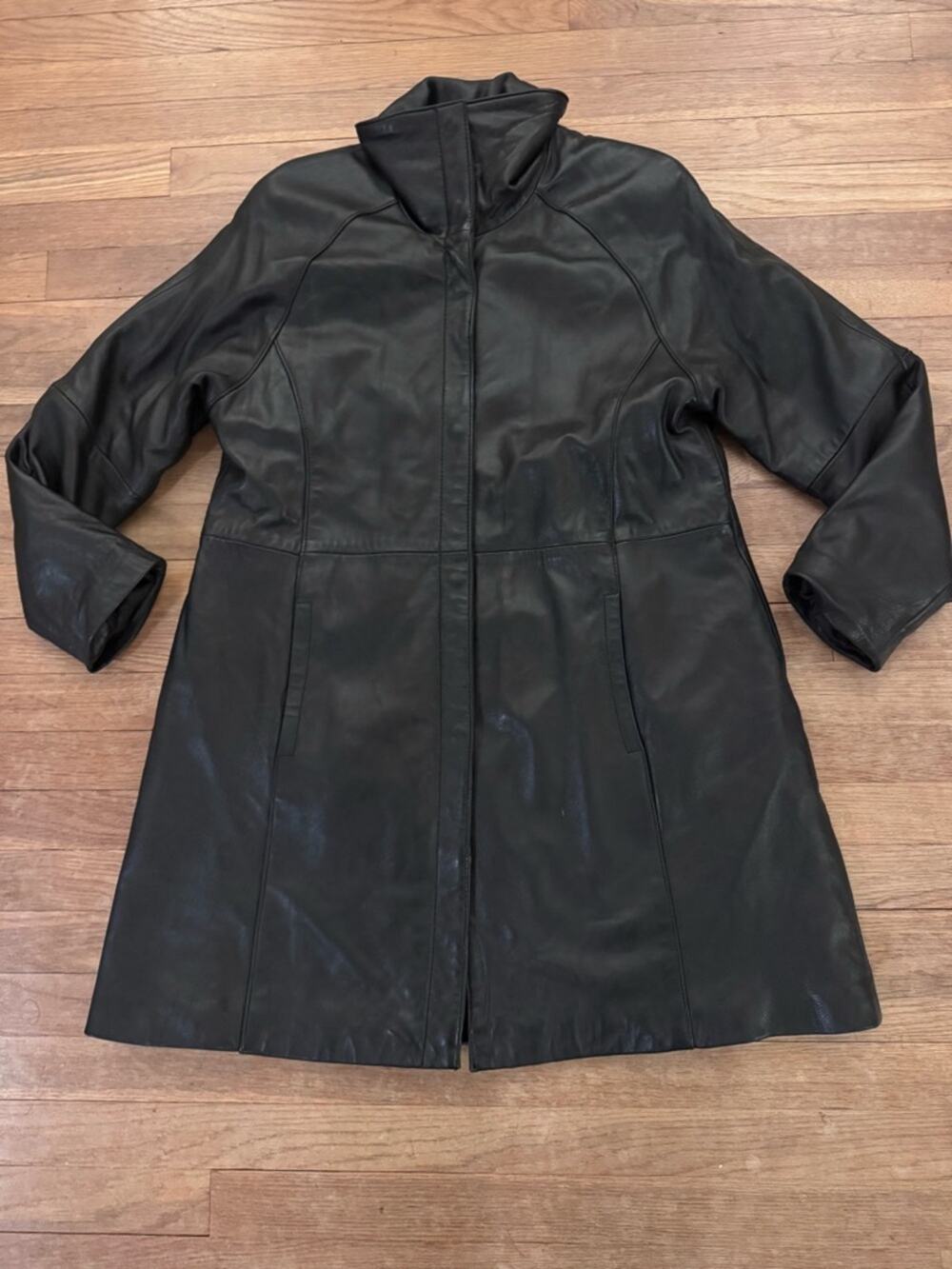 Excelled Collection Women's Black 100% Leather Trench Coat - Size M
b92